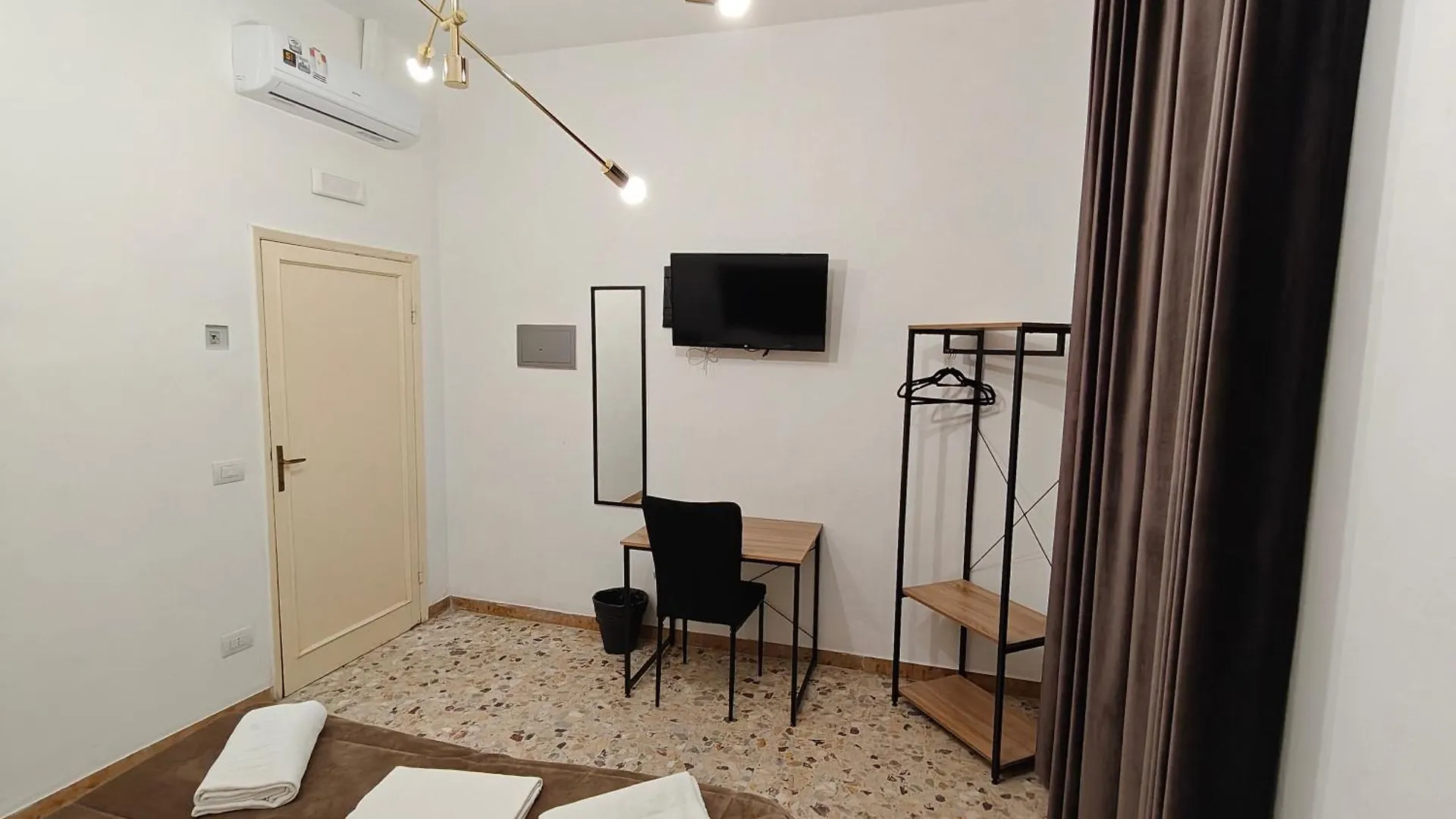 -Prime Rooms Verdi Florence 0*,  Italy