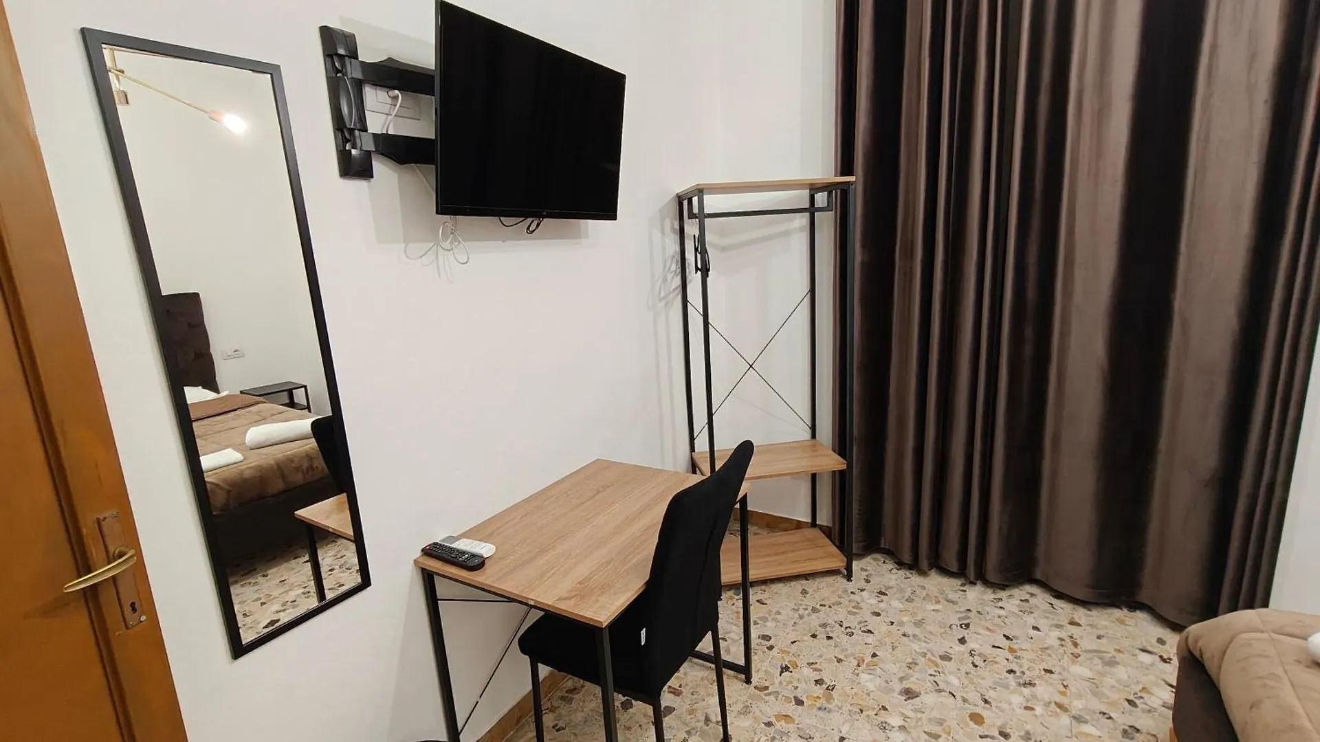 -Prime Rooms Verdi Florence 0*,  Italy
